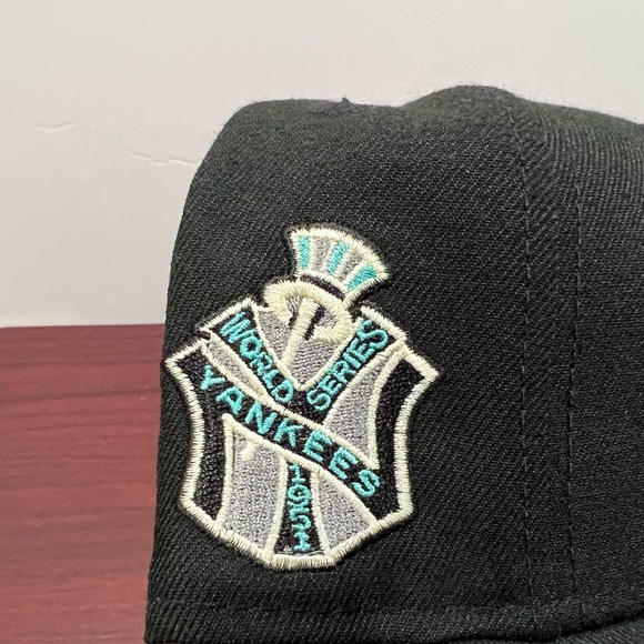 New Era, 59Fifty Fitted Hat, New York Yankees, Black & Green - Picture 10 of 10